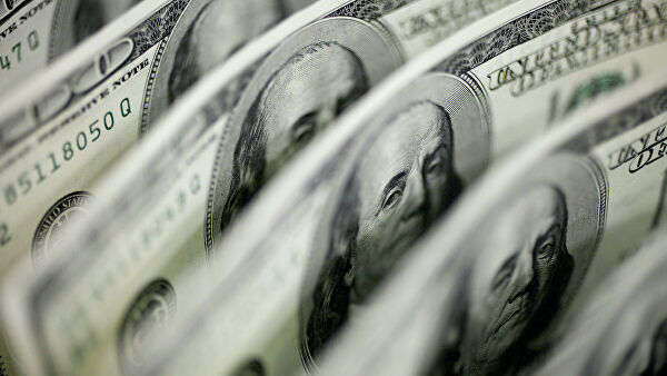 Доллары в купюрах. Финансы и деньги.