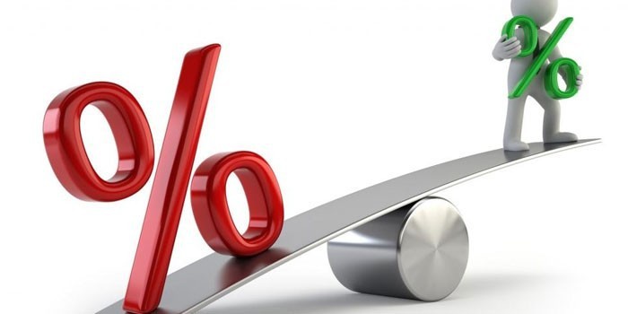 Курительная трубка игрушки на качелях с ребенком, текст на фоне.