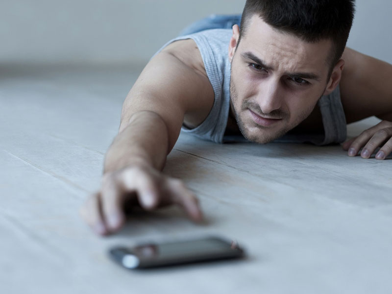 Чёрно-белое изображение лица взрослого мужчины.