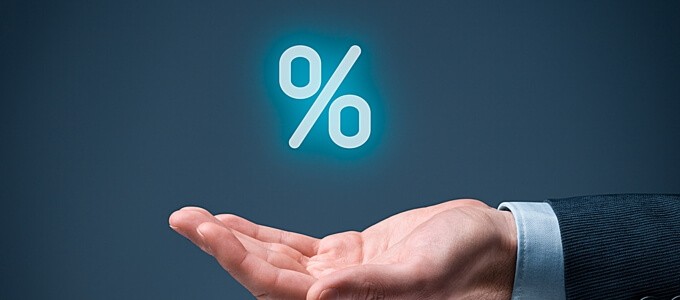 Символическая картинка – человек с вытянутой рукой, держащий текст.