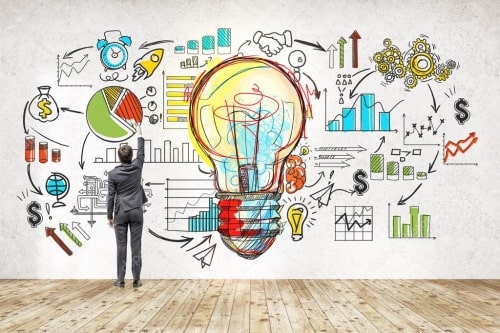 Свет в современном искусстве: Человек на рисунке, отражающий новаторский подход.