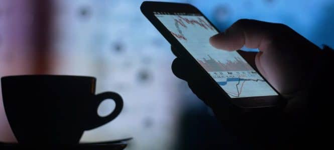 Электроника: мобильный телефон - современное устройство для связи.