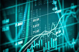 Электронный табло с монитором, компьютерной осциллографией и другими электроникой на экране.