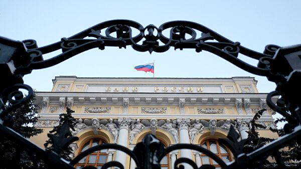 Арка в городской архитектуре, изображающая величие и стиль.