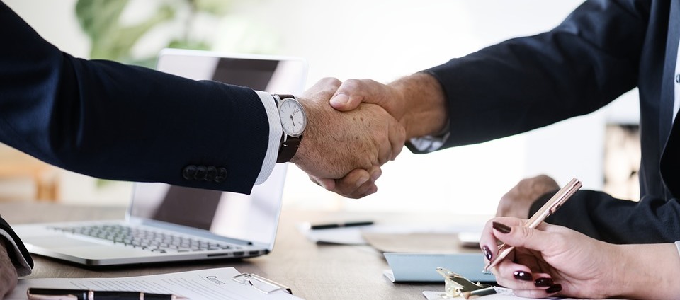 Как выбрать брокера на фондовом рынке новичку и открыть счет для формирования инвестиционного портфеля