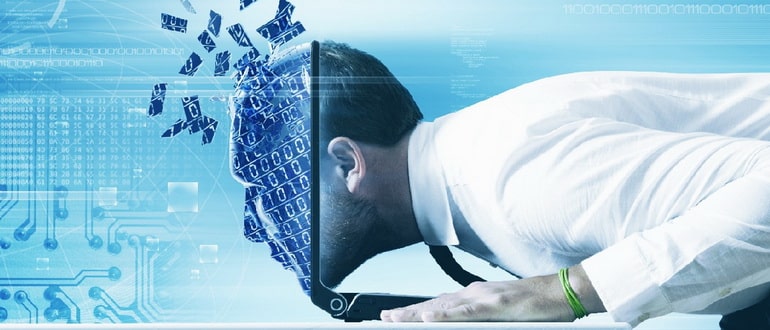 Взрослый мужчина с браслетом - стильный мужской аксессуар и ювелирное изделие.