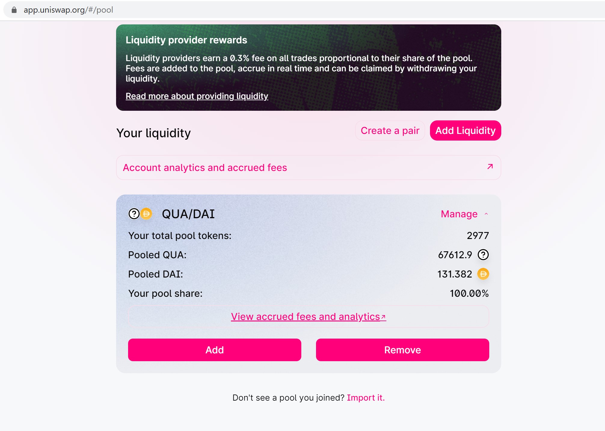 Текст на бизнес-карте на бумаге - оптимизированный альт-текст для изображения.