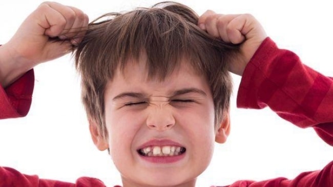 Грустное лицо человека с головной болью - ключевые слова: Голова, Человек, Лицо, Грусть.