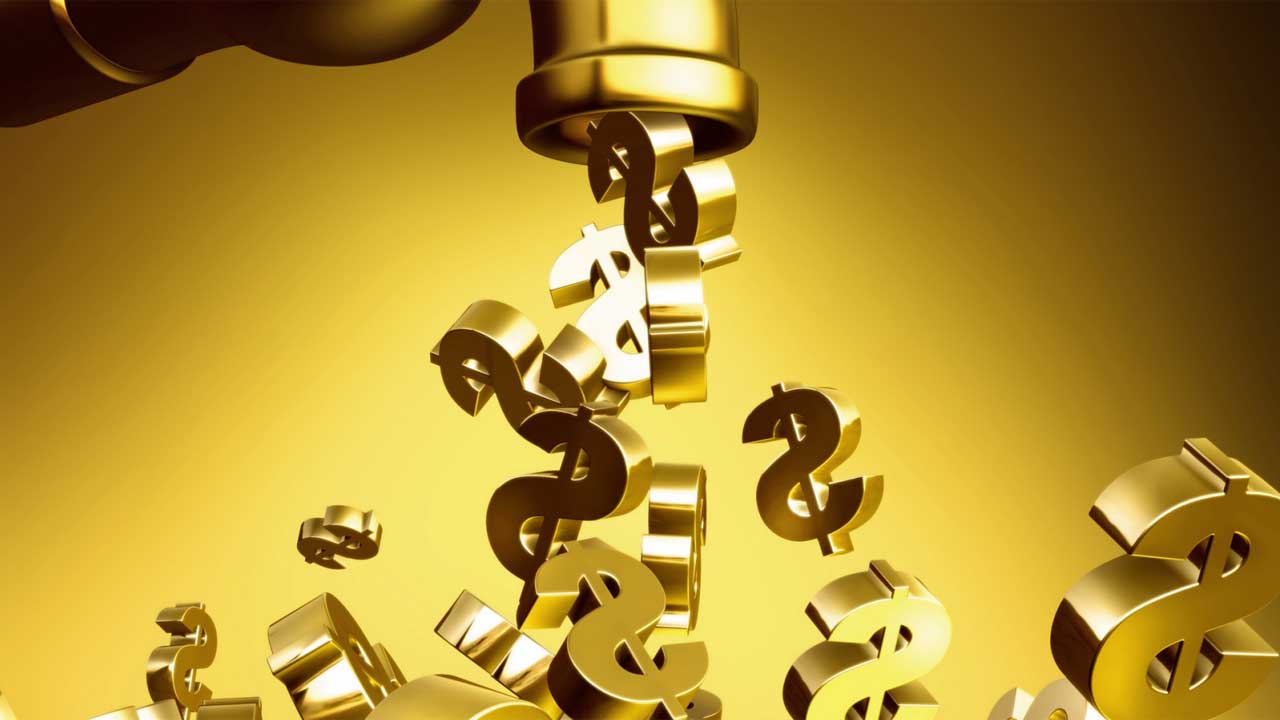 Золотая лента с шикарным подвесным люстрой, словосочетание "Treasure", встроенное в текст.