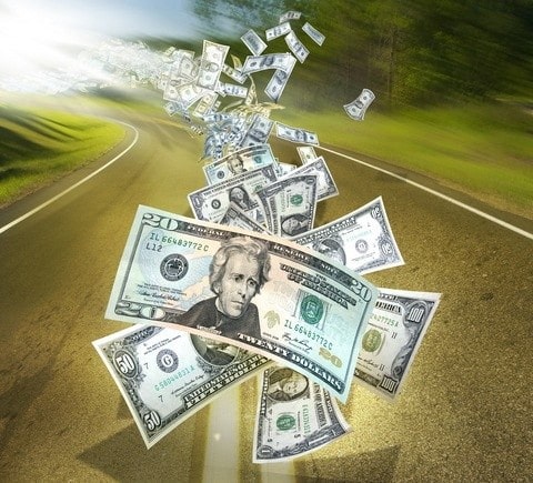 Человек с деньгами в долларах - оптимизированный текст для изображения.