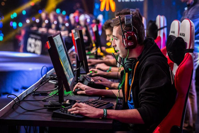 Как зарабатывают киберспортивные команды. Источники их дохода.