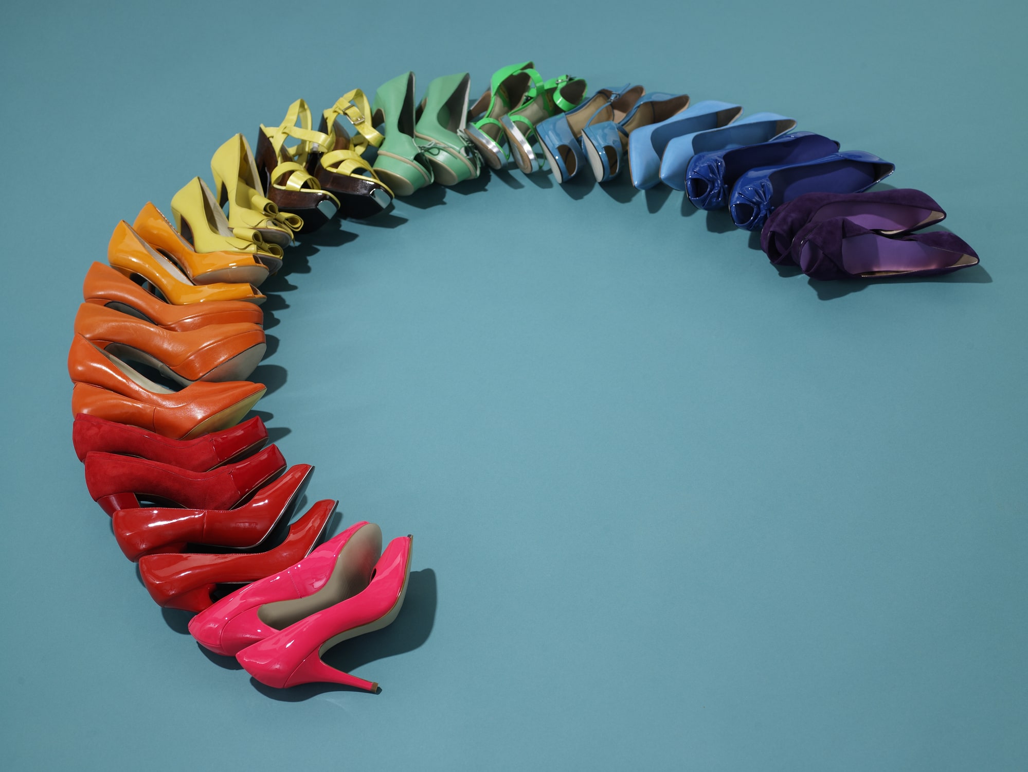 Одежда, обувь, туфли на высоком каблуке, модный аксессуар, искусство в одежде.