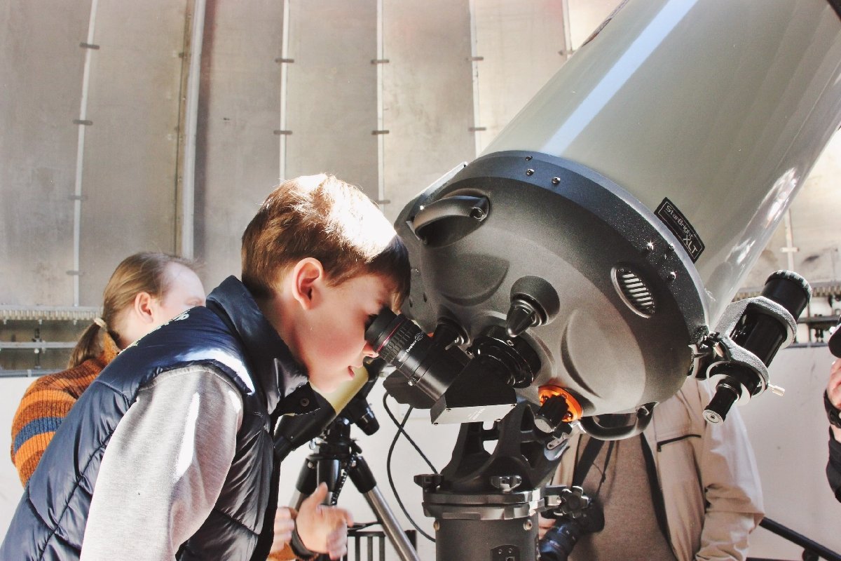 Astronomers Call for Pause on SpaceX Starlink Launches