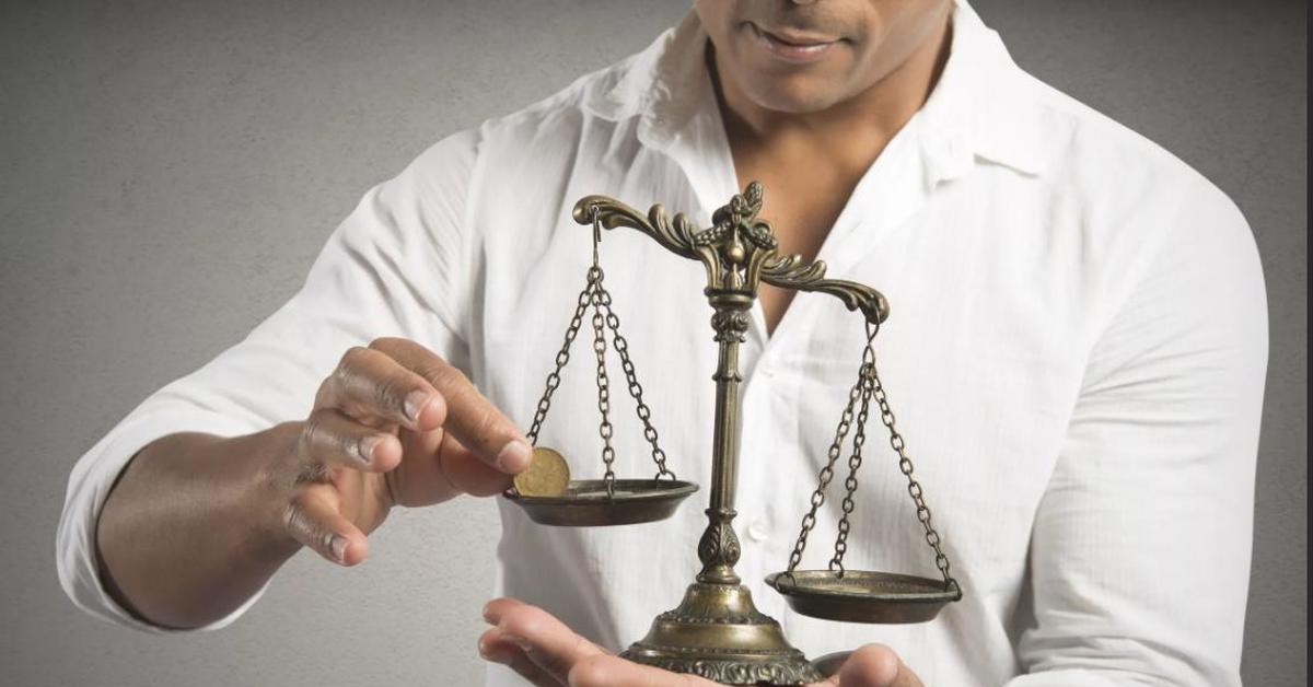 Психология суеверий: Для чего нужны приметы и полезны ли они?