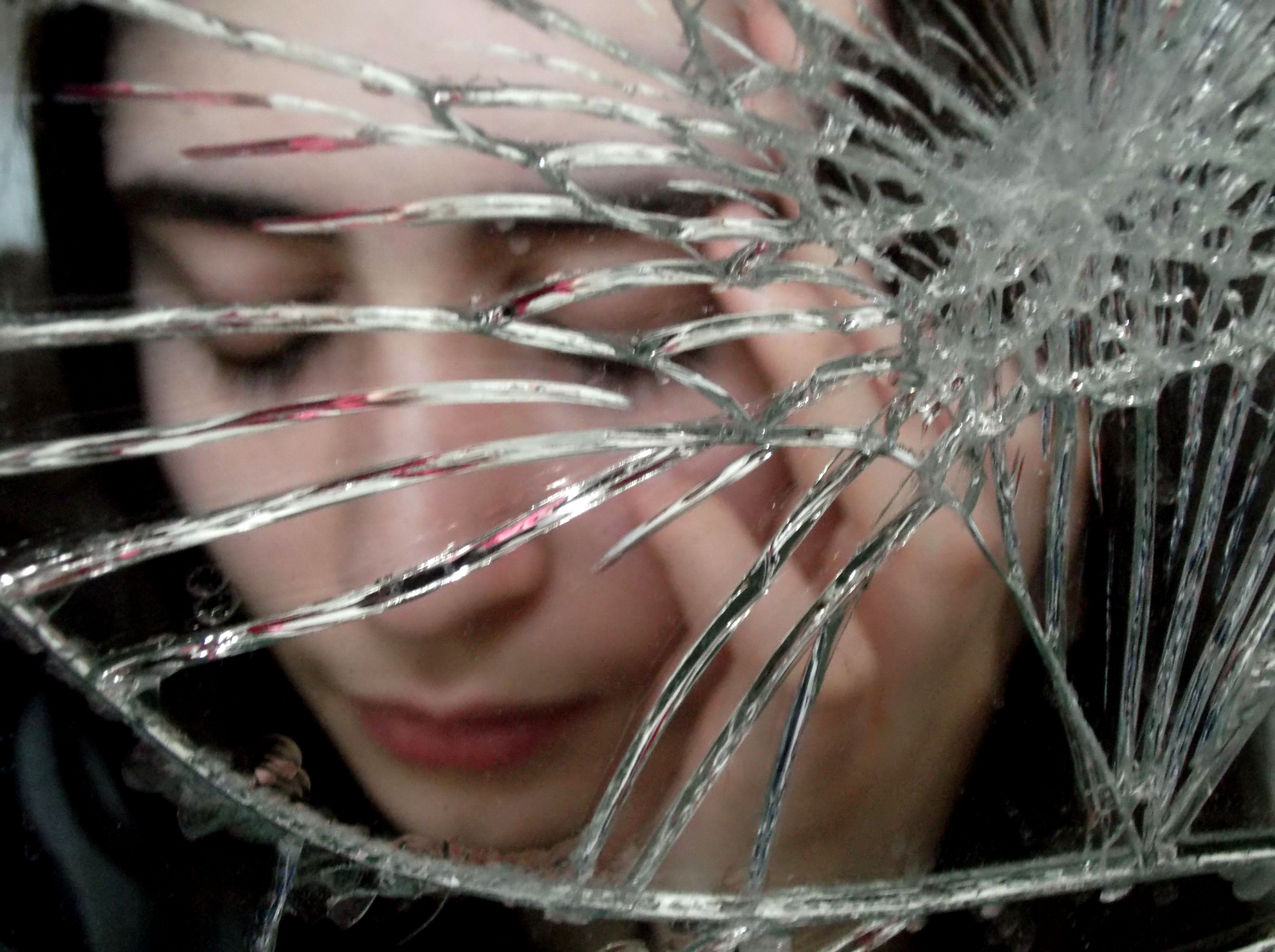 Психология суеверий: Для чего нужны приметы и полезны ли они?