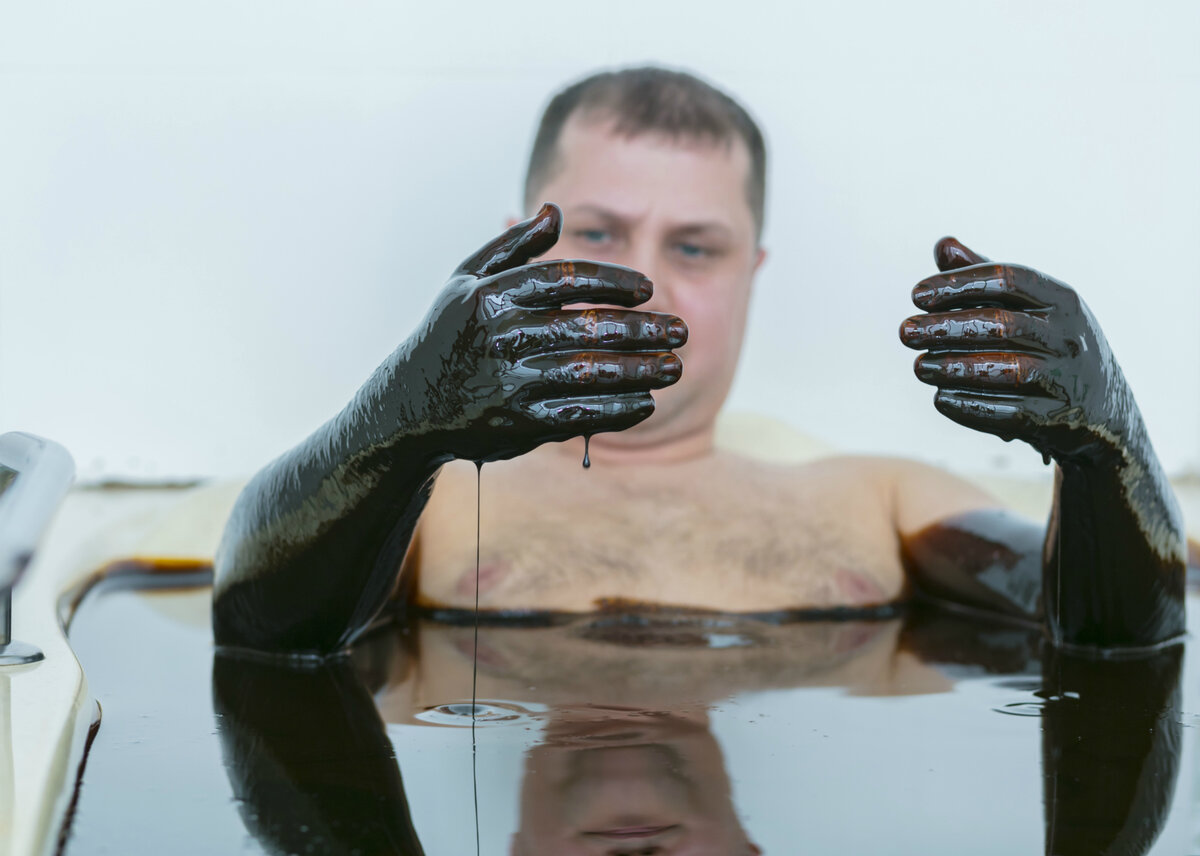 COP29 Climate Summit Being Held in Petrostate Where People Bathe Their Nude Bodies in Crude Oil