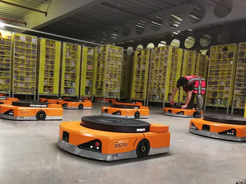 Amazon Robots Struggling to Keep Up With Human Workers