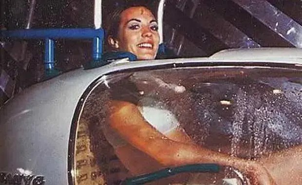 Scientists Invent Giant Dishwashing Machine for Entire Human Bodies