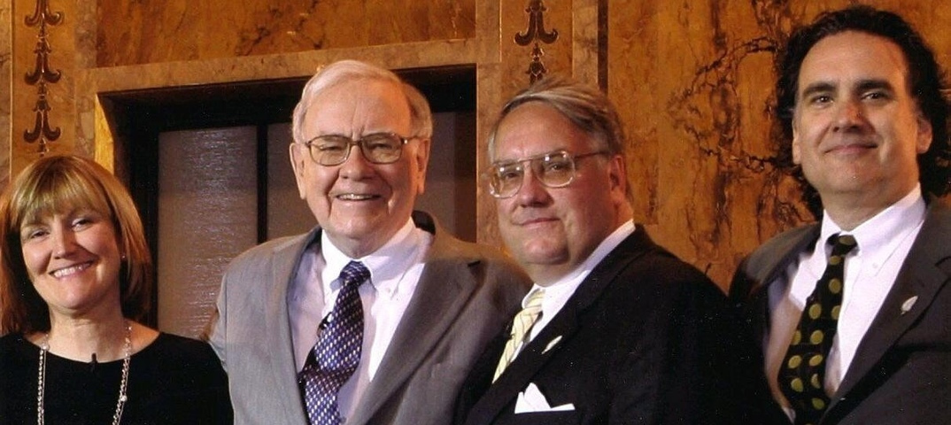 94-Year-Old Warren Buffett Announces Plans to Give Away 7 Billion When He Dies