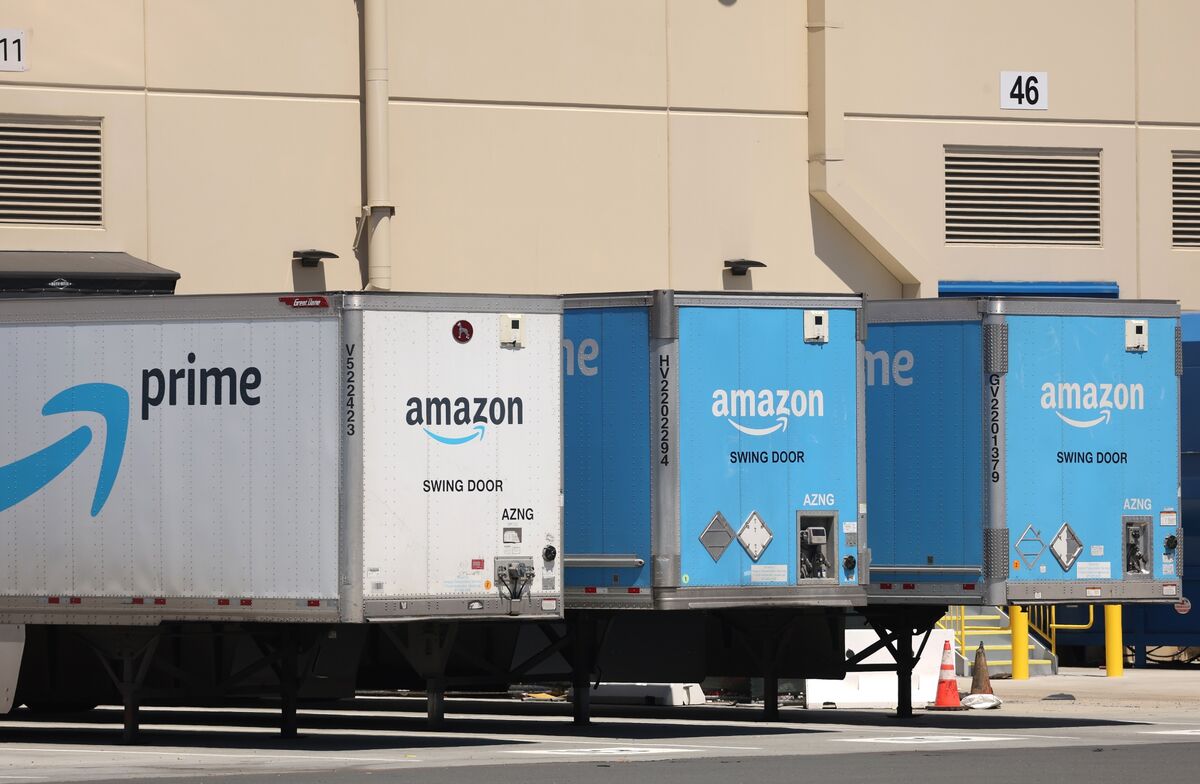 Amazon secretly slowed deliveries, deceived anyone who complained, lawsuit says
