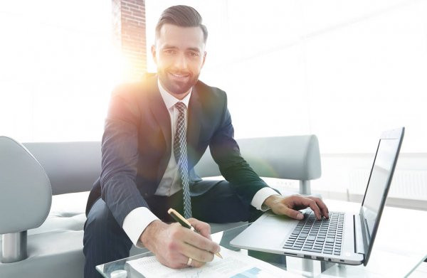 Best 16 Ways to Ensure Customer Service Agents Stay on Top of the Game