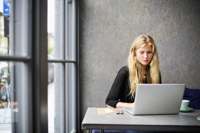 Best 16 Ways to Ensure Customer Service Agents Stay on Top of the Game