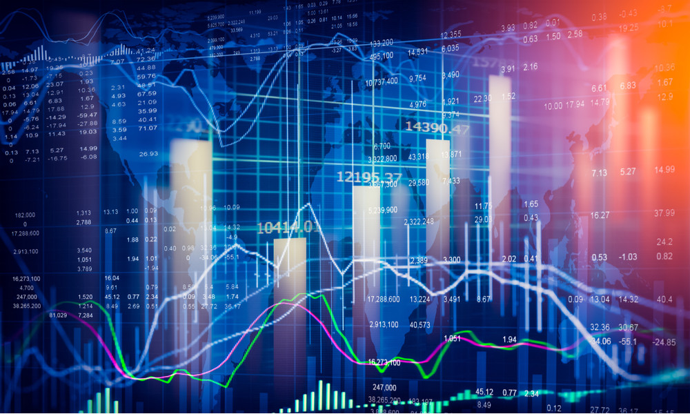 Фото человека под освещением - эффективный вспомогательный текст для изображения.