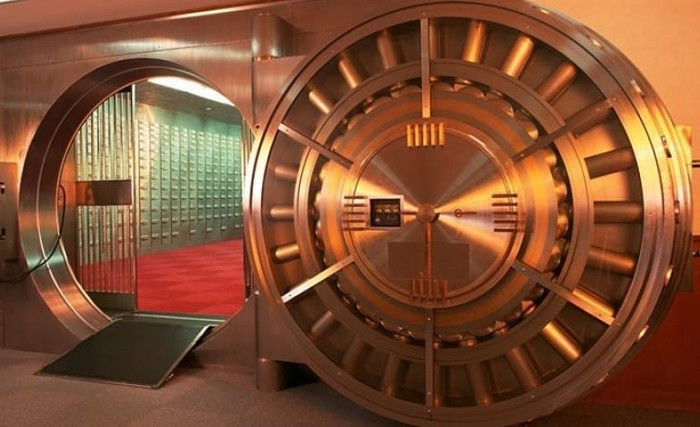 Безопасное хранение документов в офисном сейфе - идеальное решение для вашего бизнеса.