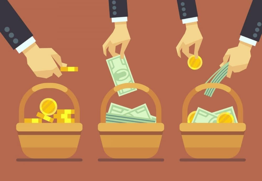 Корзина покупок с деньгами - оптимизированный Alt текст для изображения.