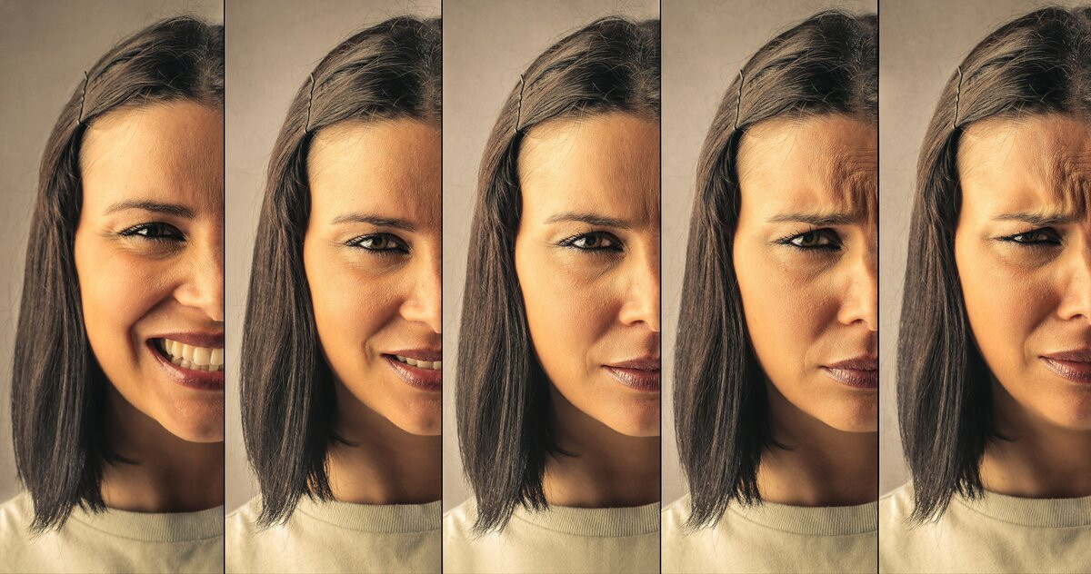 Девочка с головой девочки, лицом ребенка, искусственным коллажем, фотографией, портретом.