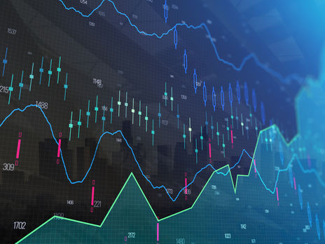 Черная доска с графиком свечей - SEO-оптимизированный альтернативный текст для изображения.