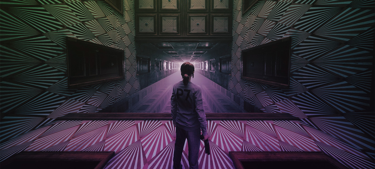 Человек, идущий в городском коридоре с ярким освещением и урбанистическим дизайном.