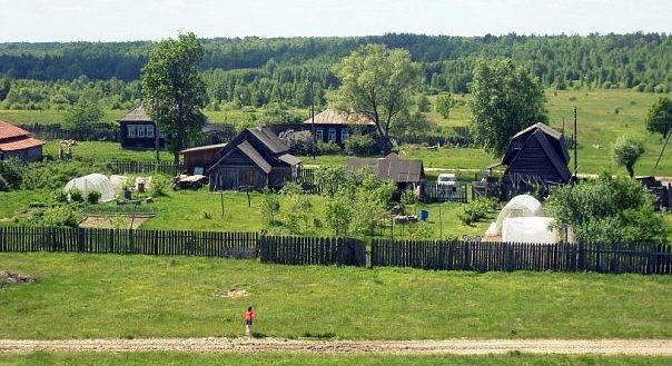 Пейзаж сельской местности: деревня, ферма, поля, природа. Архитектура сельских построек.