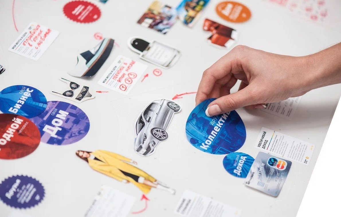 Рекламный постер с изображением банки, ленты и электроники, включая мобильный телефон.