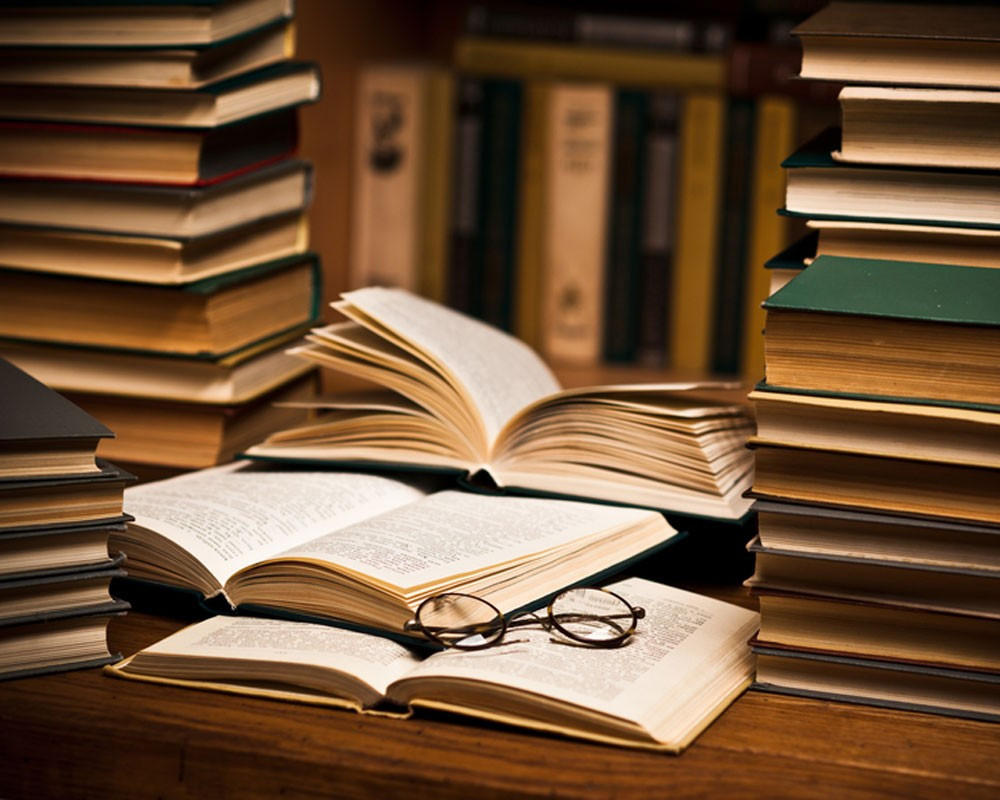 Книга на изображении - отличное издание для чтения и изучения.