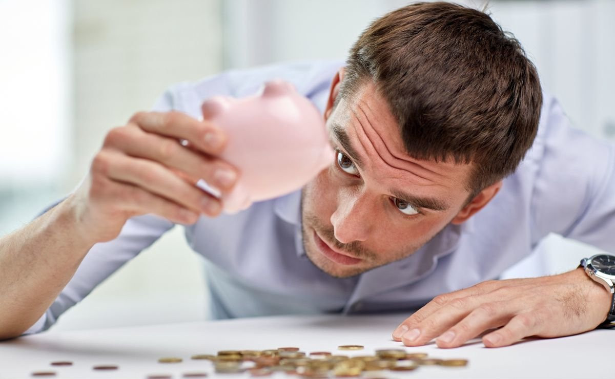 Мужчина взрослый с выразительным лицом и головой.