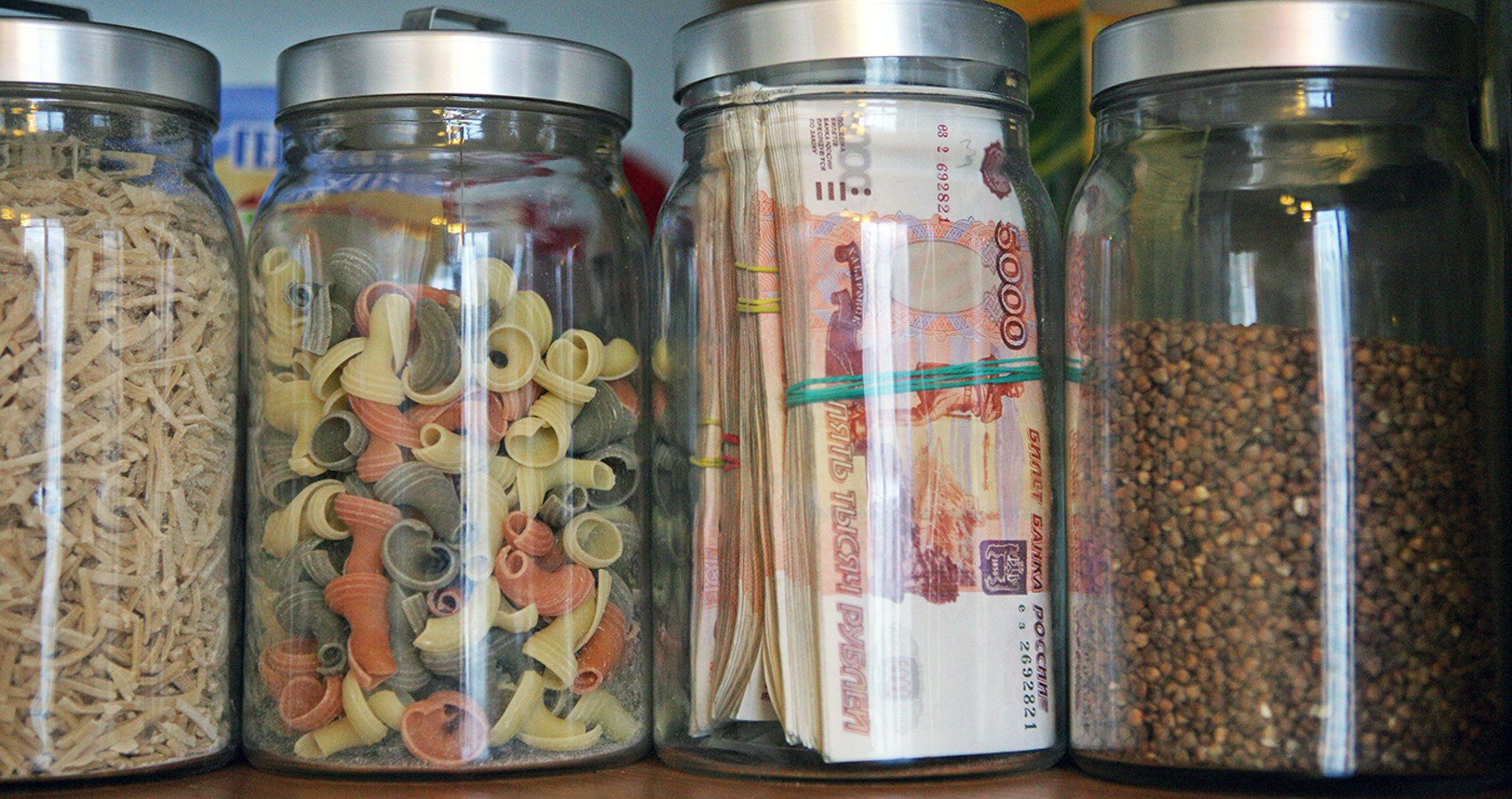 Банка пива - алкогольный напиток в жестяной банке, вызывает аппетит.