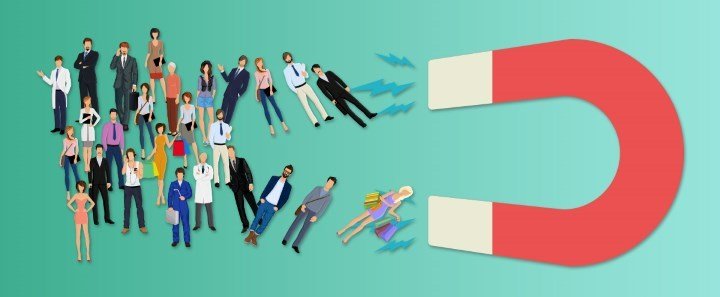 Люди с сумками, идущие картина с текстом, аксессуары и художественное творчество.