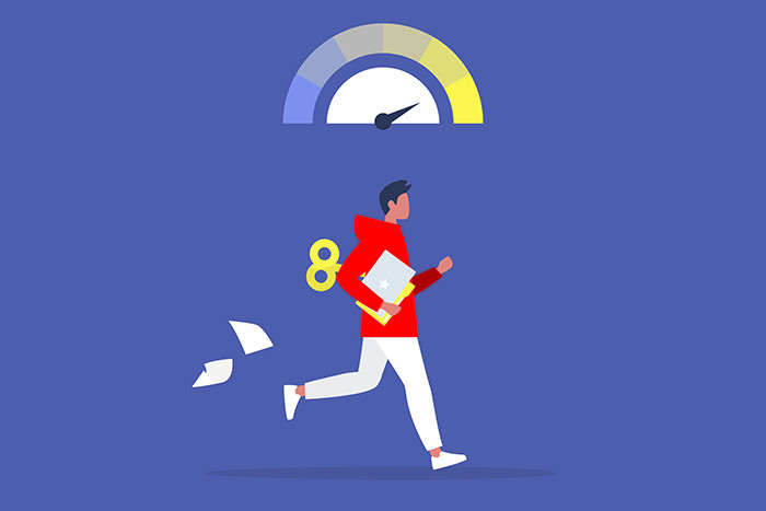 Человеки на фоне города, группа людей на улице.