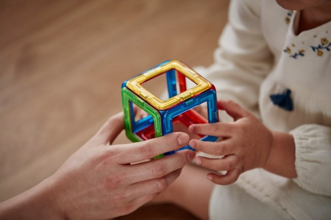 Игрушечное лезвие резиновой игрушки в форме пеленки для малышей.