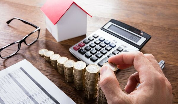 Изображение текста с младенцем - идеальное воплощение теплоты и нежности.