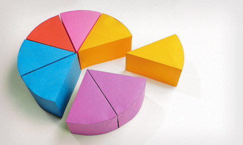 Искусство бумаги: оригами искусно сложено, творческий процесс в работе.