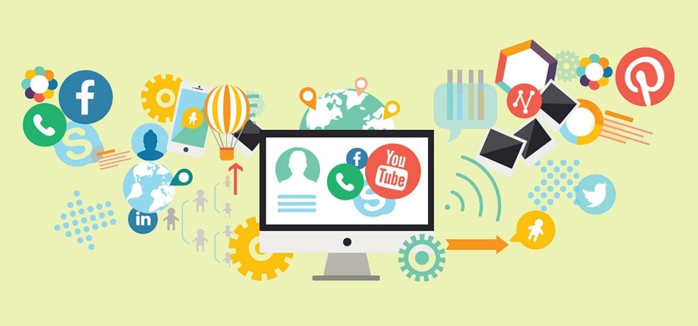 Изображение с человеком, работающим за компьютером в области искусства и графики.