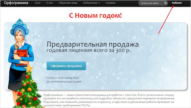 Взрослая женщина пишет текст на веб-странице. (Adult female writing text on webpage.)