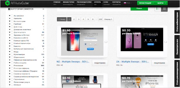 Файл веб-страницы с изображением компьютерного оборудования, монитором и экраном.
