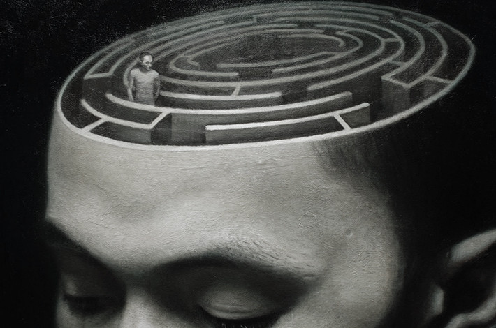 Человек в лабиринте - SEO-оптимизированный ALT текст для изображения.