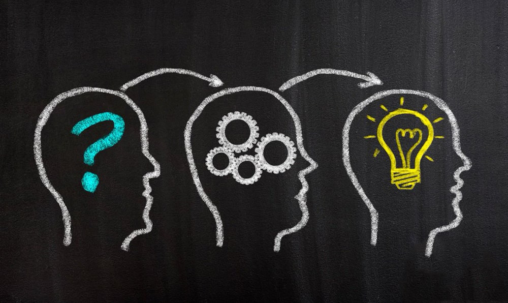 Свет на фоне доски для записей - SEO-friendly альт-текст для изображения.