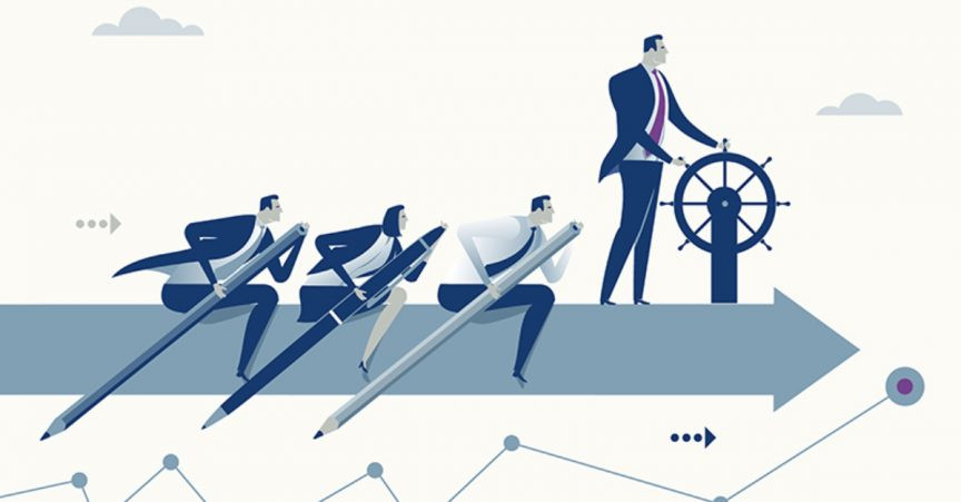 Взрослая женщина стоит возле самолета и яхты, перевозка и транспорт.