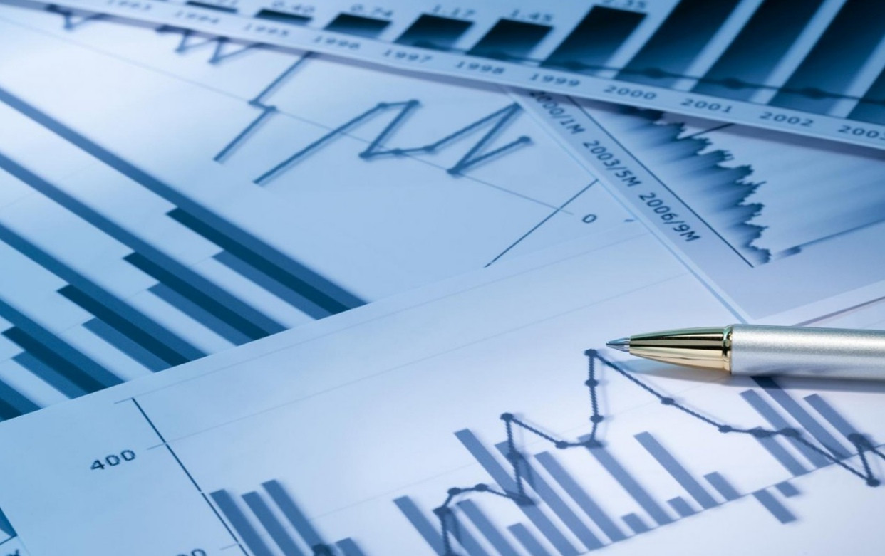 Ручка и текст на белой бумаге - оптимизированный альтернативный текст для изображения.