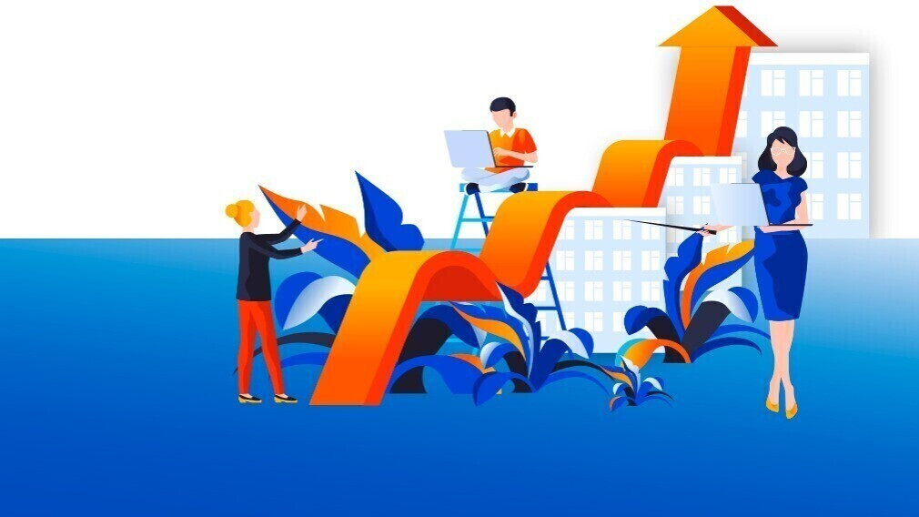 Женщина-художница, создающая современное графическое искусство, идет по улице.